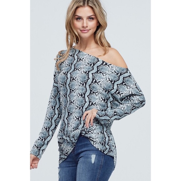 💙Snake Skin Print Off Shoulder Top - Picture 3 of 5